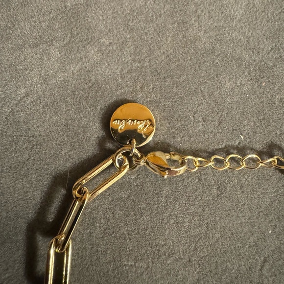 The Sis Kiss Gold Tone Chain Bracelet - Picture 3 of 5